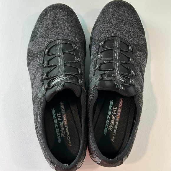 Skechers relaxed fit slip on shoes, size 9, EUC - Picture 2 of 8